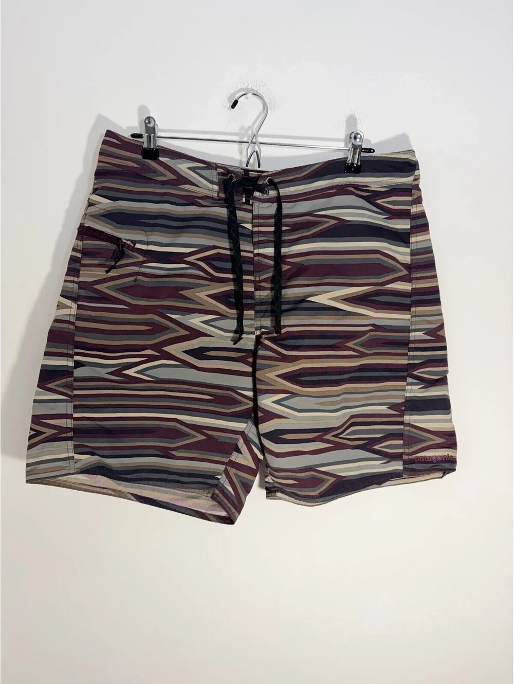 Patagonia Men's 34 Geometric Wavefarer Board Shorts Swim Trunks Surf